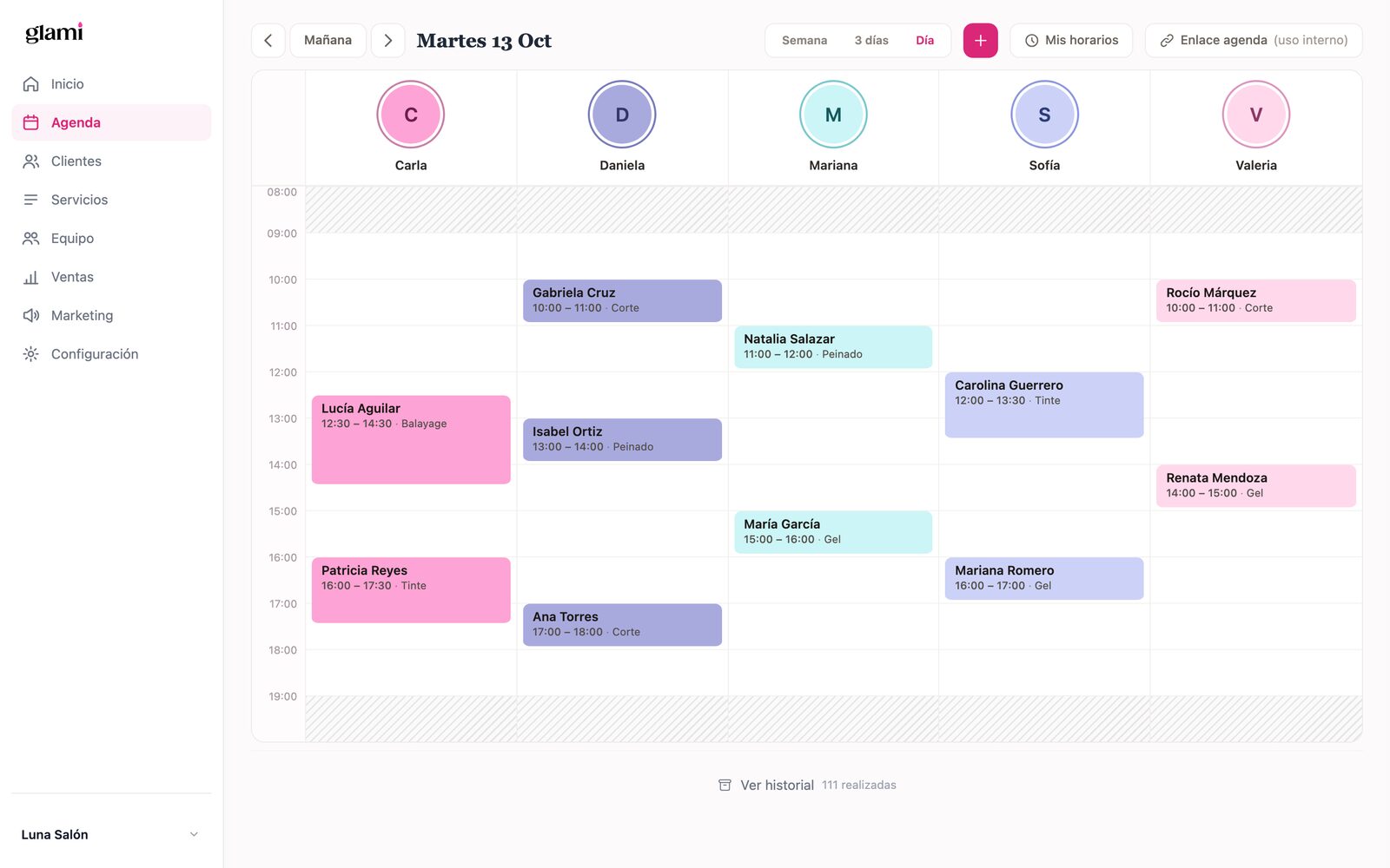 Agenda del día en Glami, con una columna por profesional y sus citas